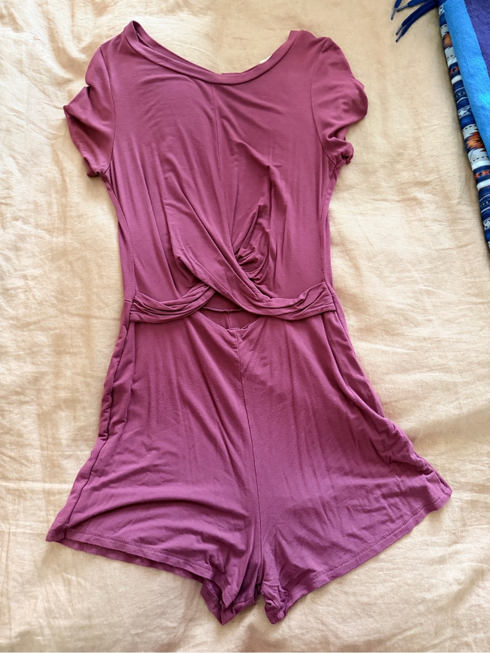 Sozy - Kendall Romper - Women’s Short Sleeve Twist-Front Romper in Mauve
